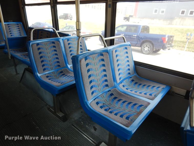 image for item HN9384 2001 Gillig G27B102N4  shuttle bus