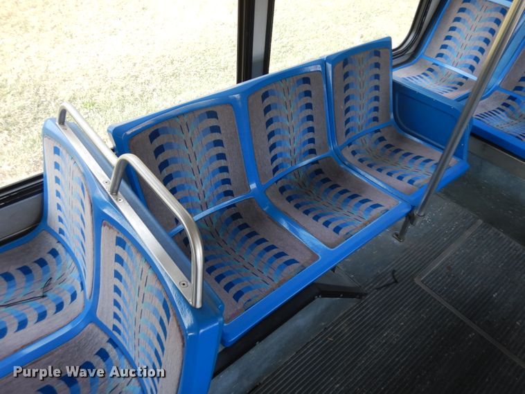 image for item HN9384 2001 Gillig G27B102N4  shuttle bus