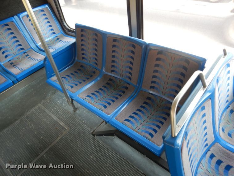 image for item HN9384 2001 Gillig G27B102N4  shuttle bus