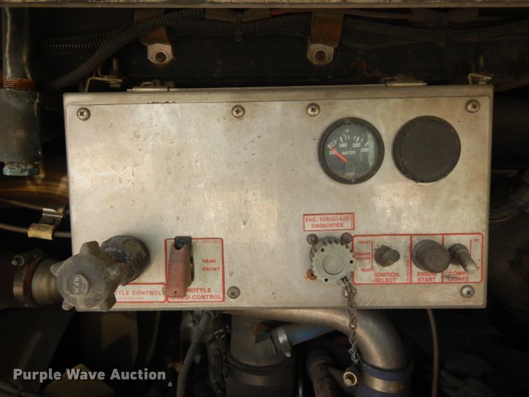 image for item HN9384 2001 Gillig G27B102N4  shuttle bus