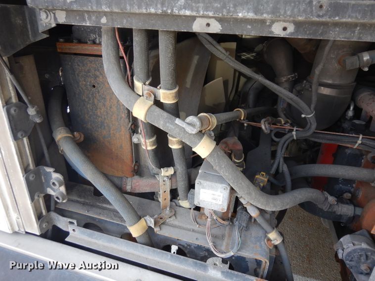 image for item HN9384 2001 Gillig G27B102N4  shuttle bus