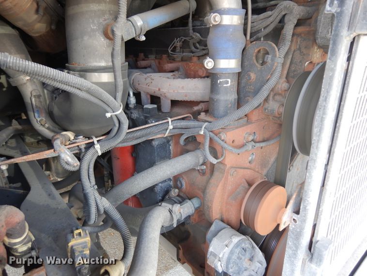 image for item HN9384 2001 Gillig G27B102N4  shuttle bus