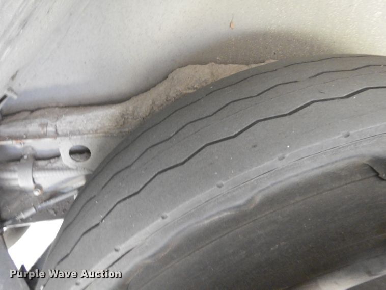 image for item HN9384 2001 Gillig G27B102N4  shuttle bus