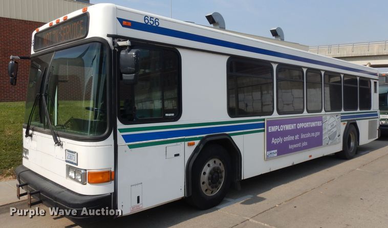 image for item HN9385 2001 Gillig G27B102N4  shuttle bus