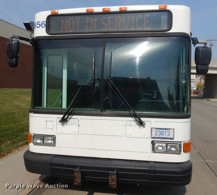 image for item HN9385 2001 Gillig G27B102N4  shuttle bus