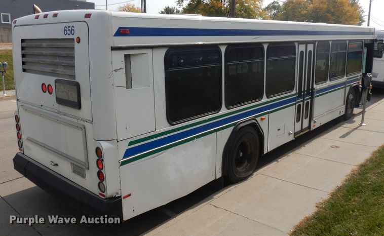 image for item HN9385 2001 Gillig G27B102N4  shuttle bus