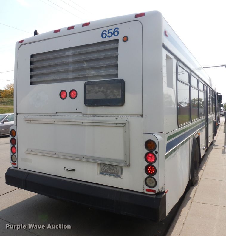 image for item HN9385 2001 Gillig G27B102N4  shuttle bus