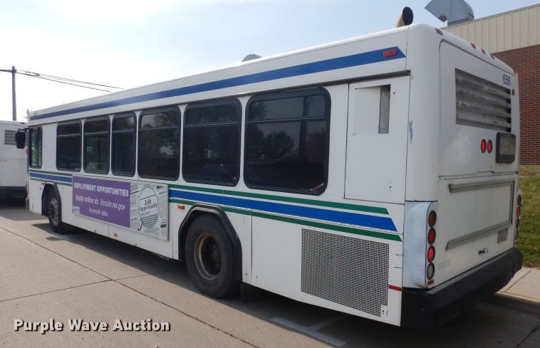 image for item HN9385 2001 Gillig G27B102N4  shuttle bus