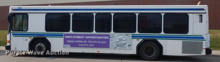 image for item HN9385 2001 Gillig G27B102N4  shuttle bus