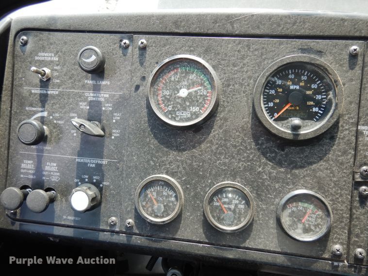 image for item HN9385 2001 Gillig G27B102N4  shuttle bus