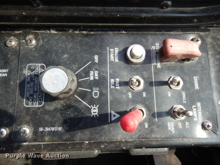 image for item HN9385 2001 Gillig G27B102N4  shuttle bus