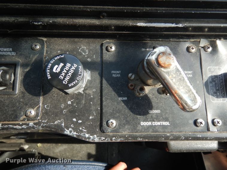 image for item HN9385 2001 Gillig G27B102N4  shuttle bus