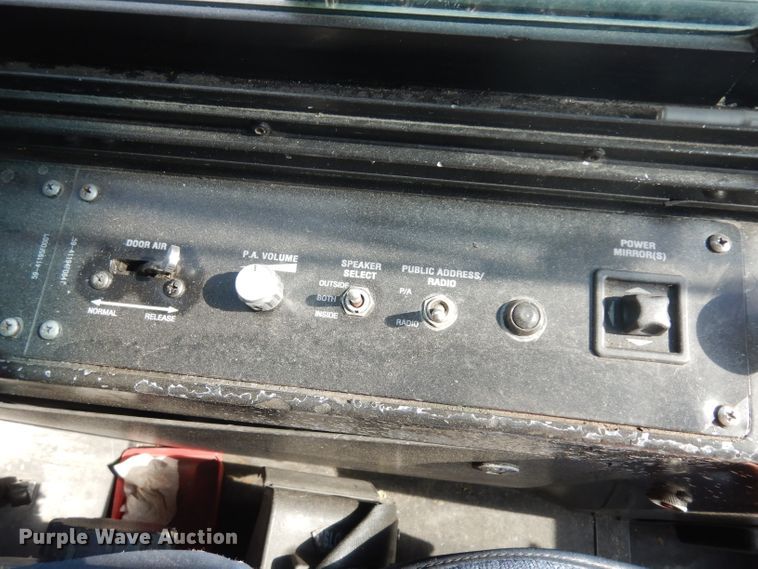 image for item HN9385 2001 Gillig G27B102N4  shuttle bus