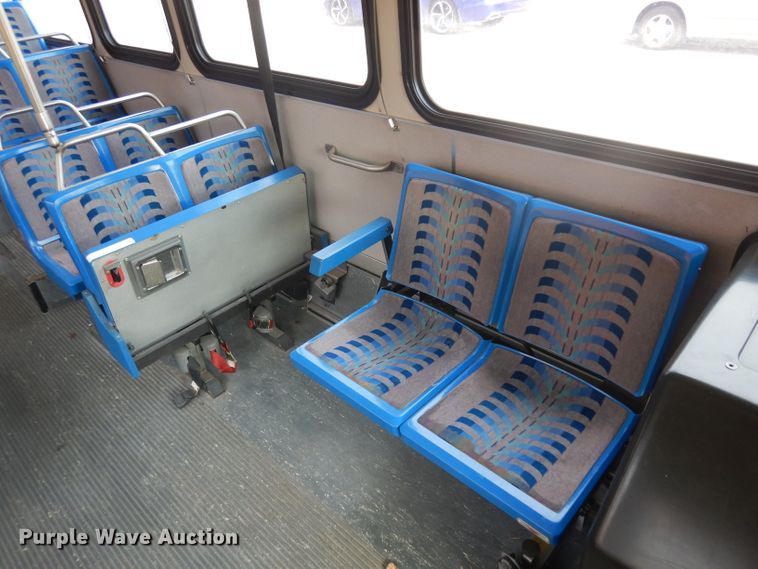 image for item HN9385 2001 Gillig G27B102N4  shuttle bus