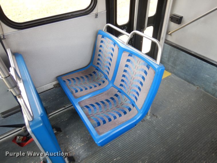 image for item HN9385 2001 Gillig G27B102N4  shuttle bus