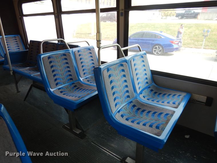 image for item HN9385 2001 Gillig G27B102N4  shuttle bus