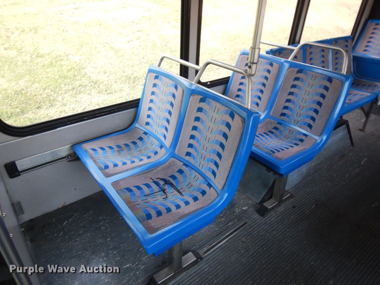 image for item HN9385 2001 Gillig G27B102N4  shuttle bus