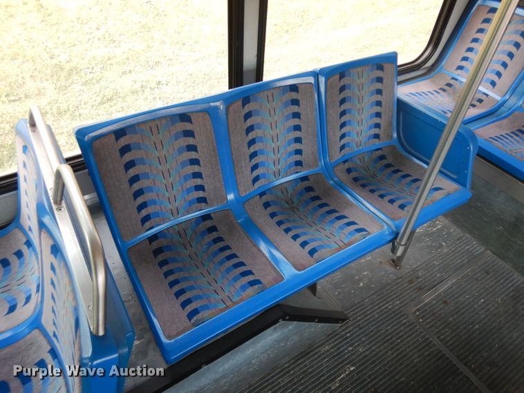 image for item HN9385 2001 Gillig G27B102N4  shuttle bus