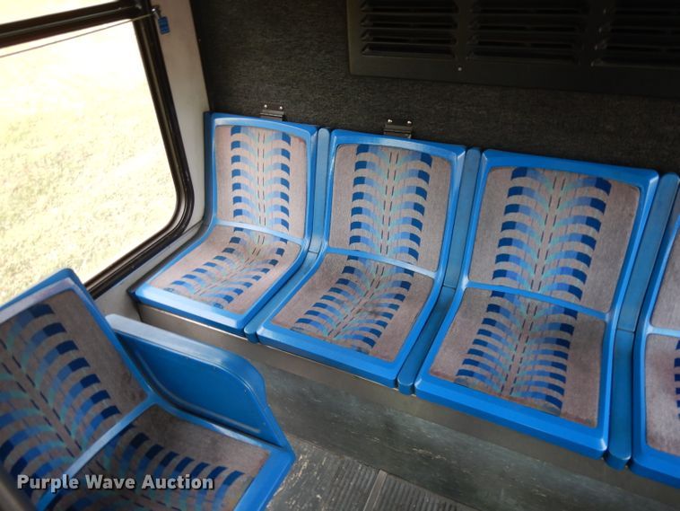 image for item HN9385 2001 Gillig G27B102N4  shuttle bus