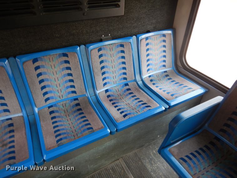 image for item HN9385 2001 Gillig G27B102N4  shuttle bus