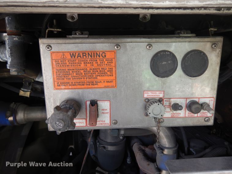 image for item HN9385 2001 Gillig G27B102N4  shuttle bus