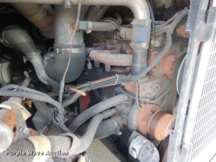 image for item HN9385 2001 Gillig G27B102N4  shuttle bus