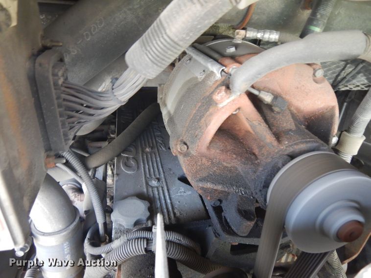 image for item HN9385 2001 Gillig G27B102N4  shuttle bus