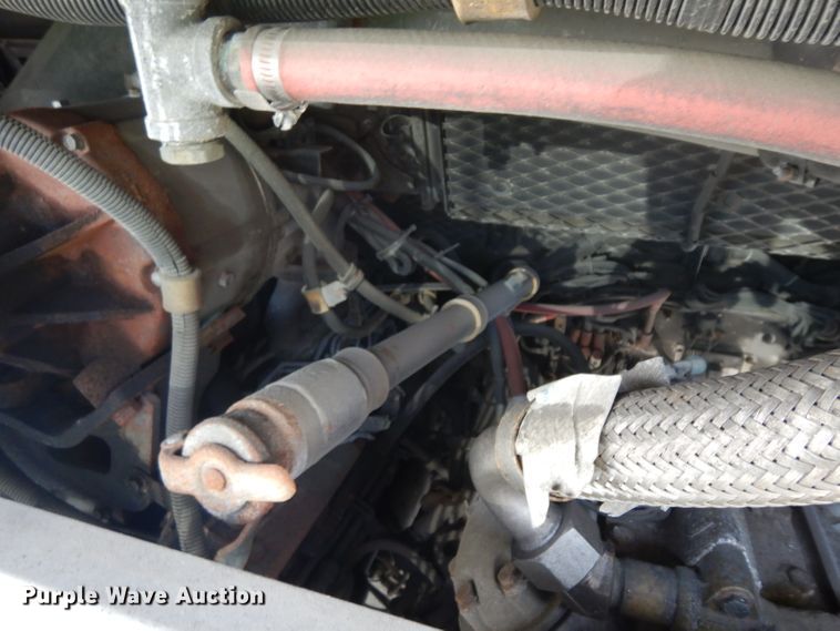 image for item HN9385 2001 Gillig G27B102N4  shuttle bus