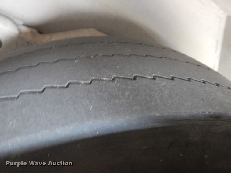 image for item HN9385 2001 Gillig G27B102N4  shuttle bus