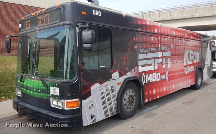 image for item HN9386 2001 Gillig G27B102N4  shuttle bus