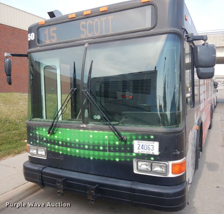 image for item HN9386 2001 Gillig G27B102N4  shuttle bus