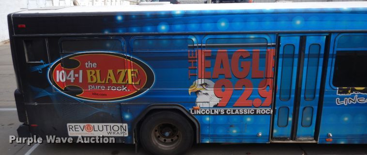 image for item HN9386 2001 Gillig G27B102N4  shuttle bus