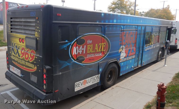 image for item HN9386 2001 Gillig G27B102N4  shuttle bus