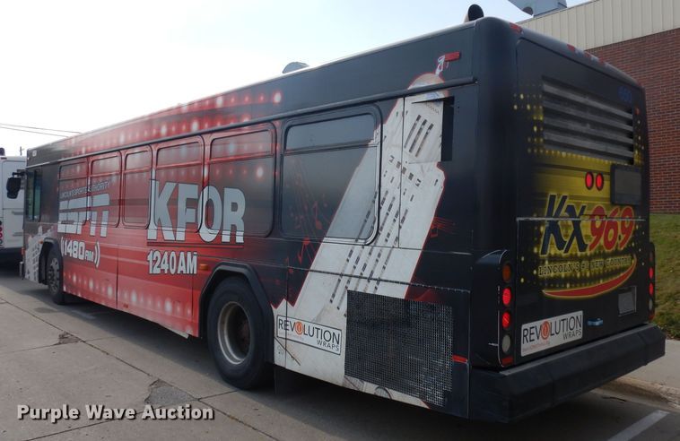 image for item HN9386 2001 Gillig G27B102N4  shuttle bus