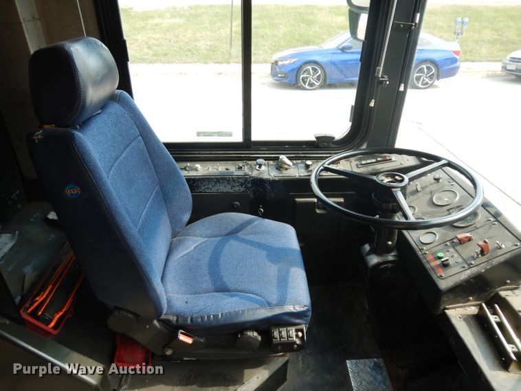 image for item HN9386 2001 Gillig G27B102N4  shuttle bus