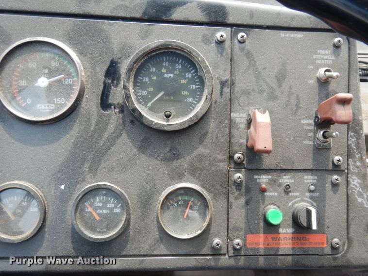 image for item HN9386 2001 Gillig G27B102N4  shuttle bus