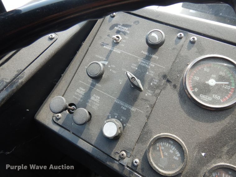 image for item HN9386 2001 Gillig G27B102N4  shuttle bus