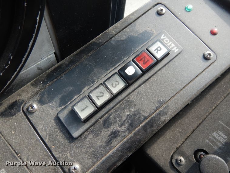 image for item HN9386 2001 Gillig G27B102N4  shuttle bus