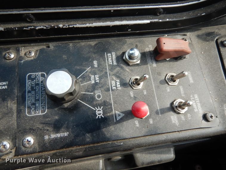 image for item HN9386 2001 Gillig G27B102N4  shuttle bus