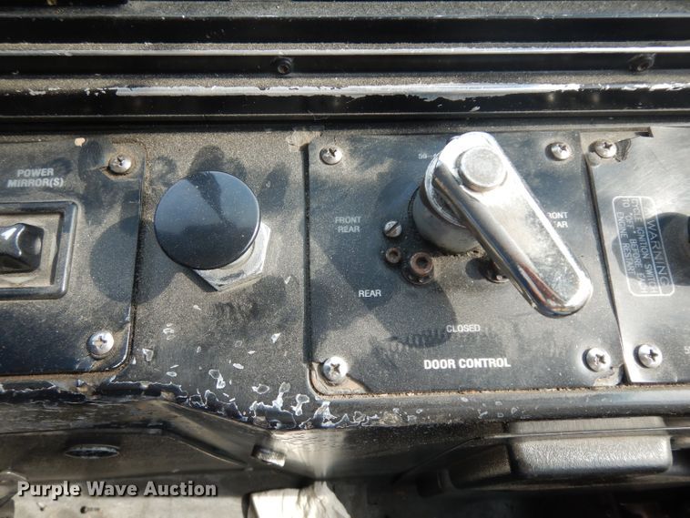 image for item HN9386 2001 Gillig G27B102N4  shuttle bus