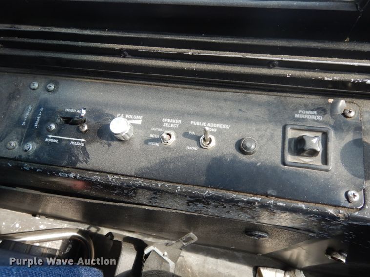 image for item HN9386 2001 Gillig G27B102N4  shuttle bus