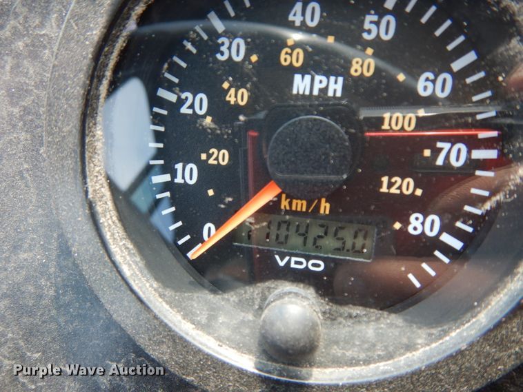 image for item HN9386 2001 Gillig G27B102N4  shuttle bus