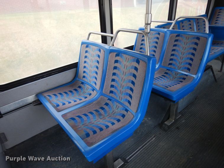 image for item HN9386 2001 Gillig G27B102N4  shuttle bus