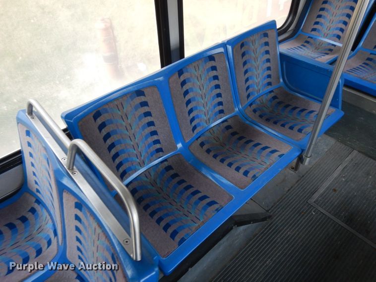 image for item HN9386 2001 Gillig G27B102N4  shuttle bus