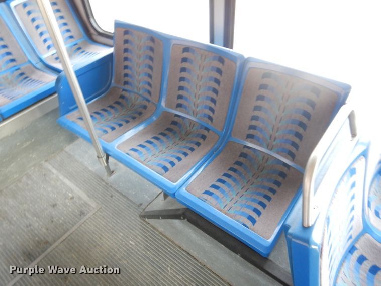 image for item HN9386 2001 Gillig G27B102N4  shuttle bus