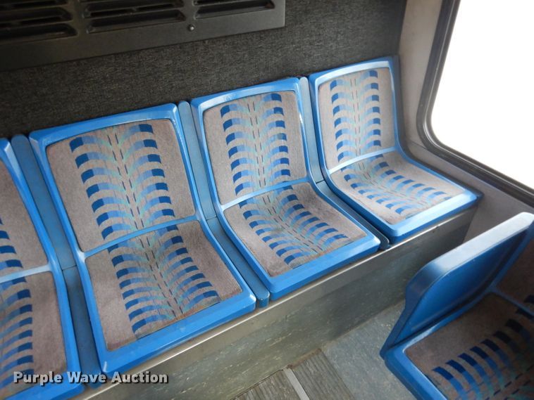 image for item HN9386 2001 Gillig G27B102N4  shuttle bus