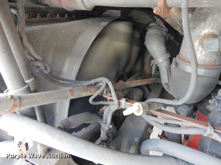 image for item HN9386 2001 Gillig G27B102N4  shuttle bus