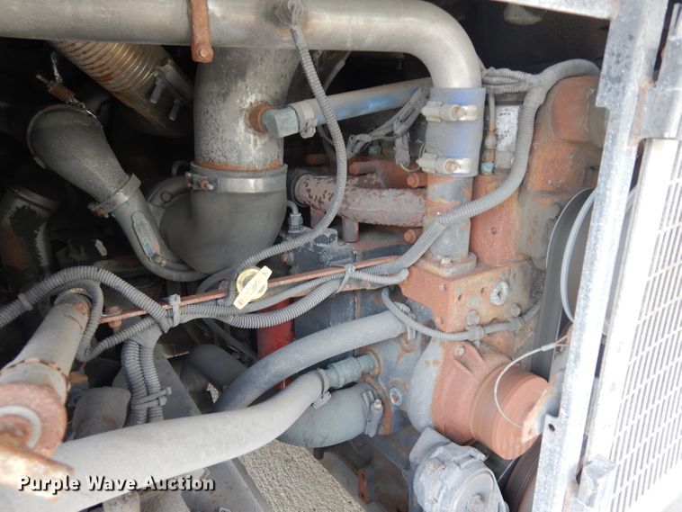 image for item HN9386 2001 Gillig G27B102N4  shuttle bus