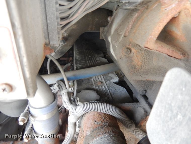 image for item HN9386 2001 Gillig G27B102N4  shuttle bus