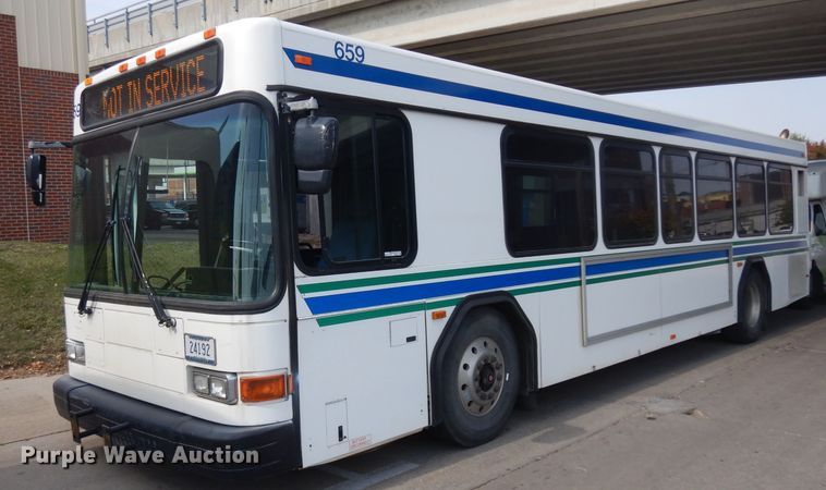 image for item HN9387 2001 Gillig G27B102N4  shuttle bus